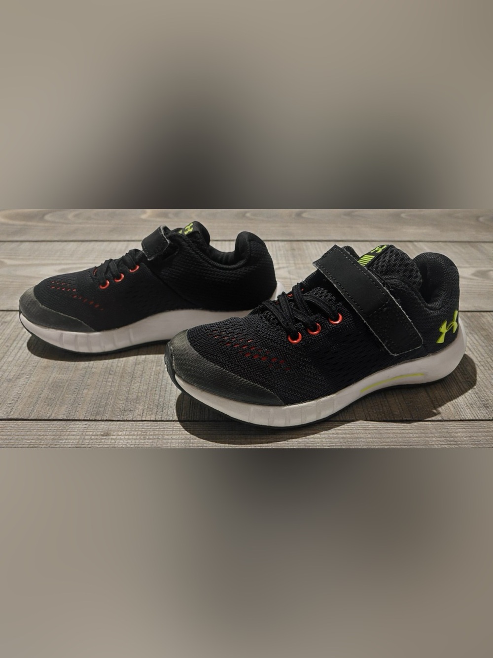 Under Armour Kids Black Sneakers with Neon Accents Little Boys Sz 11.5